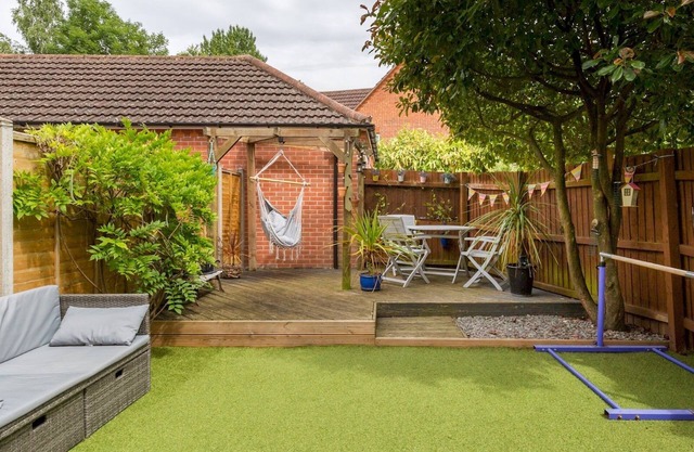 Pass the Keys | Large 4Bed Family Home, Warwick & Secure Parking