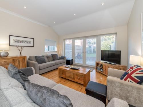 Pass the Keys Modern 3 Bedroom with Garden in Reading