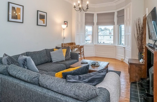 Pass the Keys | Newly Decorated Spacious 2 Bedroom Flat in Chic Area