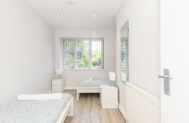 Pass the Keys | Spacious Family Central Retreat - Private Garden