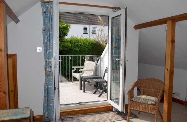 Pass the Keys | The Little Red House, Mumbles, Gower - sleeps 6
