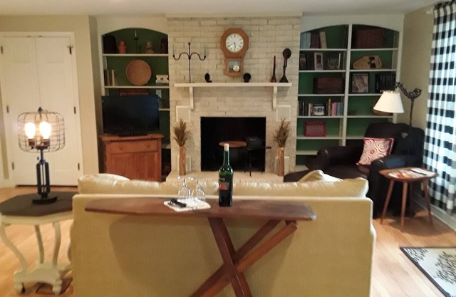 Pastoral retreat in the middle of Burmil Park, yet minutes from amenities