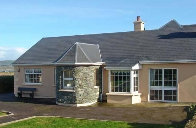 PATTY'S, pet friendly, with open fire in Portmagee, County Kerry
