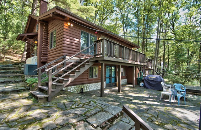 Paupack Point Wallenpaupack Lakefront Log Home - 3 bedrooms + Central AC