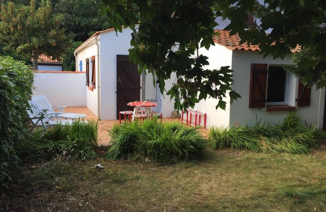Pavilion 900 m from the beach, Longeville-Sur-Mer