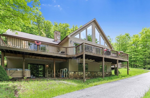 Peace, Quiet and Plenty of Space. Check Out Eagles View!