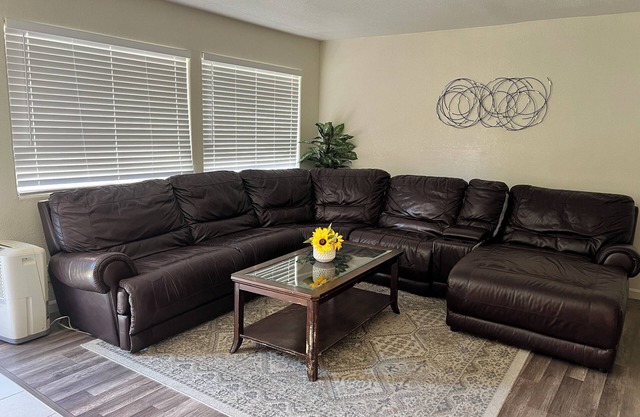 Peaceful 2bed/1bath condo with parking