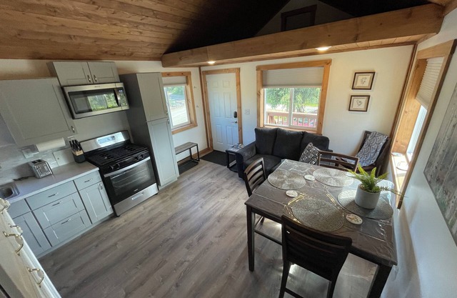 Peaceful Acres Cabin 6 - Birch Hideaway