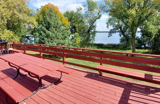 Peaceful and comfortable lake cabin on Wolf lake