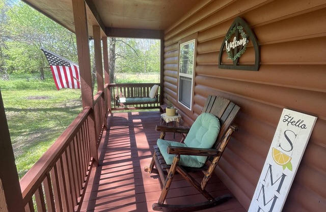 Peaceful cabin steps away from the creek, convenient access to ATV trails!