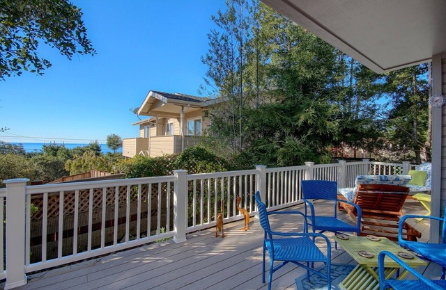 Peaceful & Charming Cambria Beach Home With Ocean View Deck
