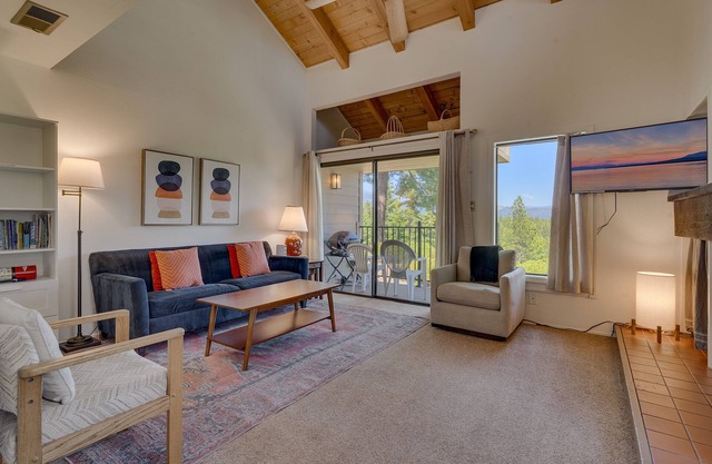 Peaceful Escape: 2 BR, 1.5 BA Townhouse in Carnelian Bay, Sleeps 5