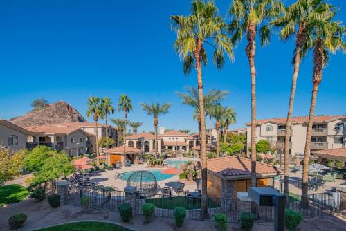 Peaceful Escape - 5 Min to DT - King Bed,WiFi,Park -2041