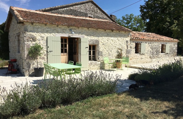Peaceful stone cottage set among rolling fields and hills. Restful and relaxing