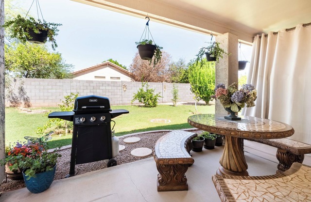 Peaceful Guest Suite: Prime Location With Garage