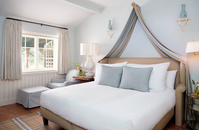 Peaceful Lakefront Escape, Fitness Classes, Pools & Sauna
