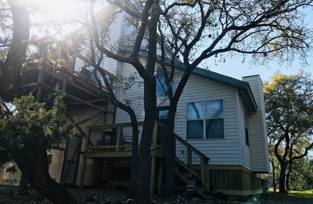 Peaceful LAKEVIEW Home with tons of outdoor space and privacy!