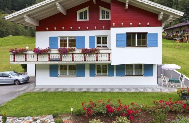 Peaceful location, by the valley ski-run, close to cable cars, hiking paradise