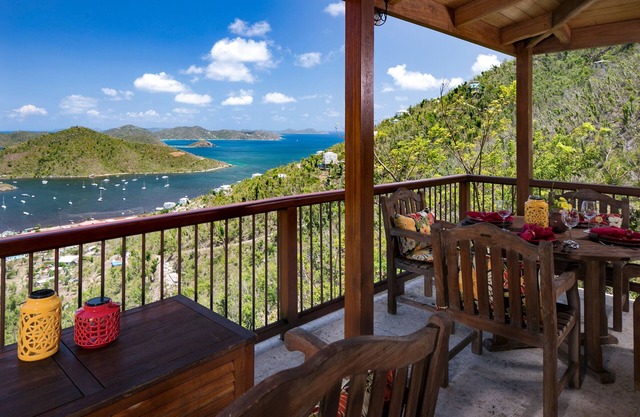 Peaceful, luxury villa with breathtaking views of Coral Bay and the BVIs