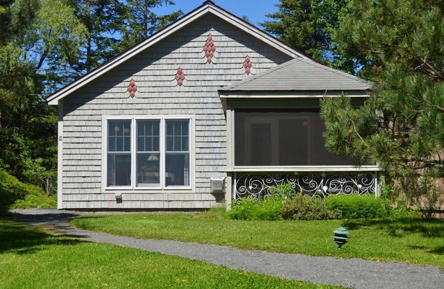 Peaceful, pretty, central location. Come visit!