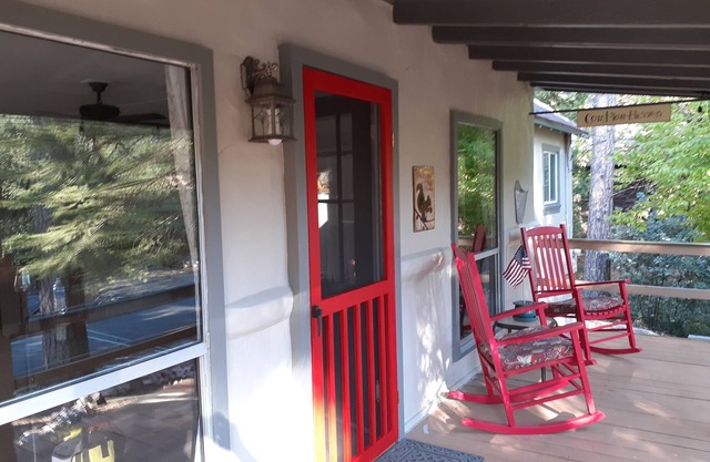 Peaceful, Quite Location ! Close to Everything! "31 Day Minimum"