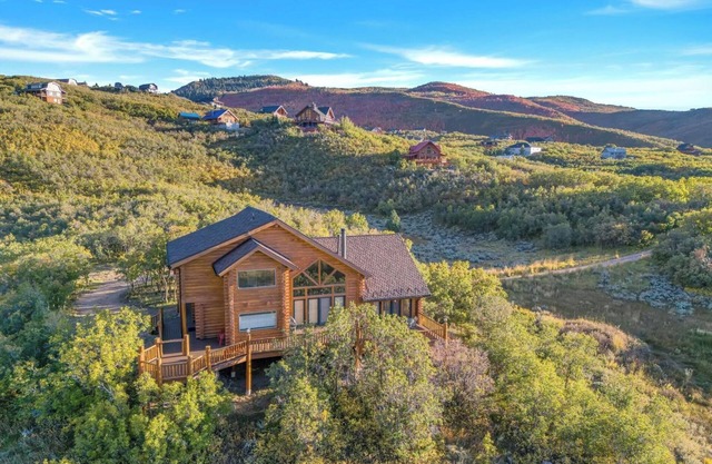 Peaceful, spacious log cabin in beautiful Heber, UT
