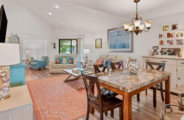 Peaceful Tides - A Beautifully updated Harbour Oaks Condo close to everything!