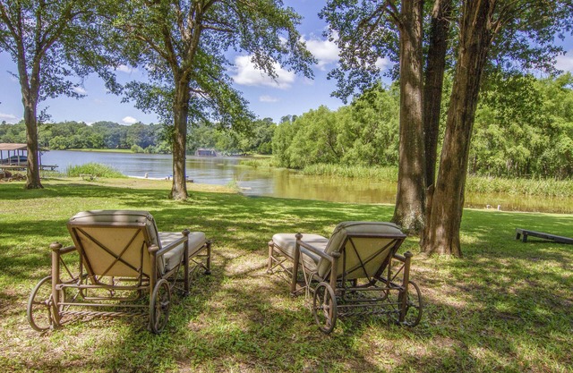 Peaceful water front lake cabin - huge lot + kayak /SUP