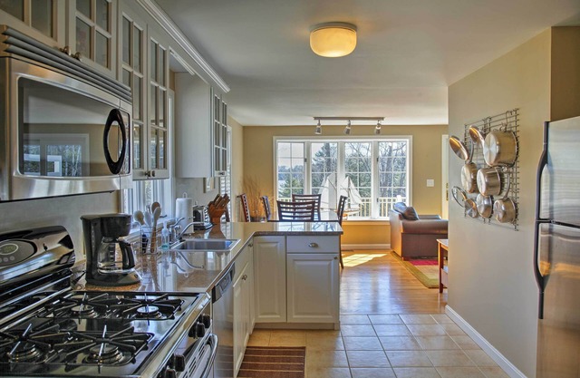 Peaceful Waterfront Apt w/Deck, 22 Mi to Portland
