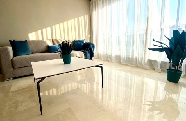 Pearl 38 - Elegant, new, near the sea w/ balcony