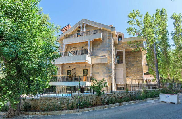 Pearl of Faqra Studios & Apartments