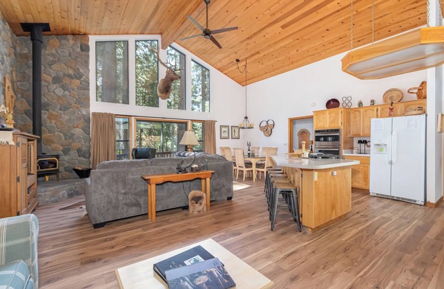 PEBBLE BEACH CLUB - ACCESS TO SNOWFLAKE LODGE AND COUNTRY CLUB