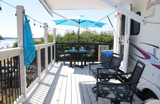 Pebble Oceanside RV Retreat – Waterfront Hot Tub & Deck