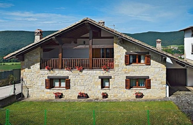 Pedronea House for 14 people