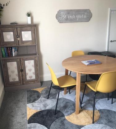 Peel House Apartments - Great for Professionals & Weekends Away