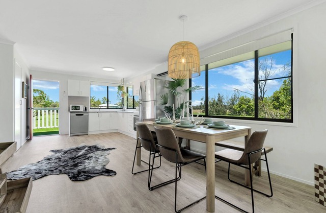Peking Duck - Riverside Pet Friendly Home