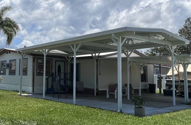 Pelican Cove Fishing / Vacation Rental with Private Boat Dock