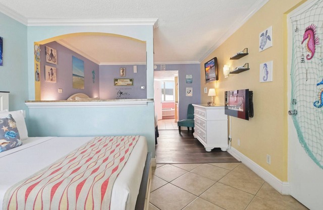 Pelican Pointe 414:Walk to Beach~Pool~Free Parking