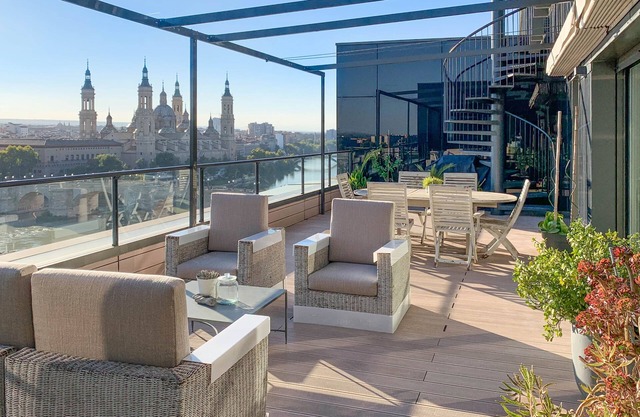 Penthouse best views of Pilar jacuzzi and garage