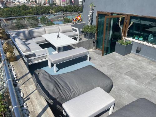 PENTHOUSE GROUP 4 Apartments