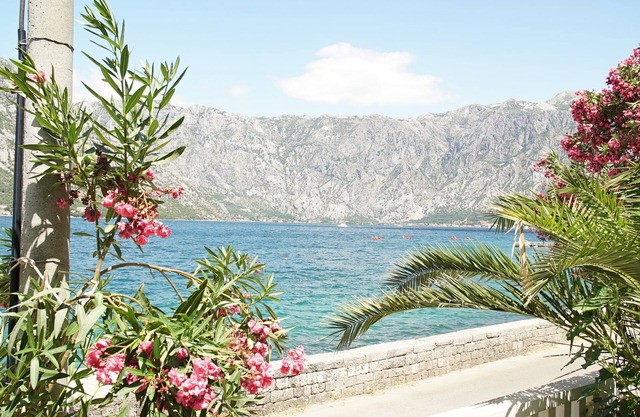 Penthouse Stoliv 2:nd floor Up to 4 pers 5m/sea Jetty/Beach