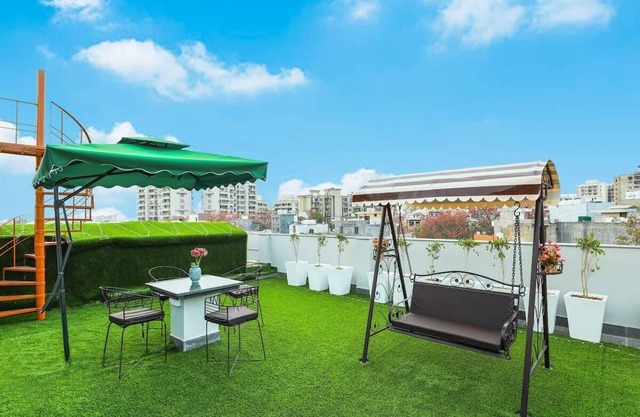 Penthouse W/Jacuzzi, Garden & Extra Room| Pets OK
