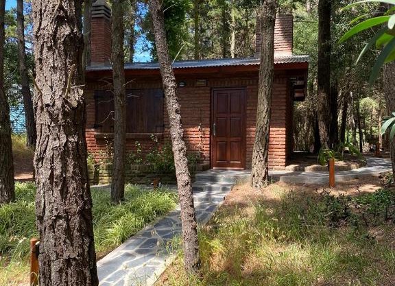PEQUEÑA CASA EN EL MEDIO DEL BOSQUE EN MAR AZUL!