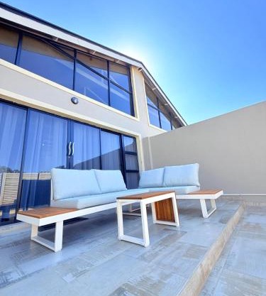 PEREZ Apartments - ELEGANT LIVING IN THE LUSH GREENDALE SURBUB