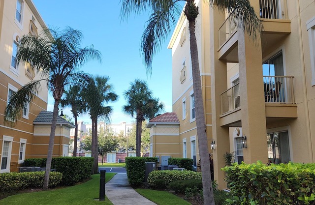 Perfect 2 beds, 2 bath condo on the first floor at walking distance from #EPIC