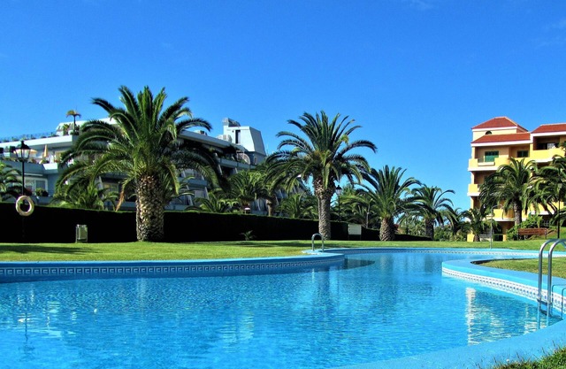 PERFECT COUPLES, OCEAN VIEW BALCONY, POOL AND RELAX