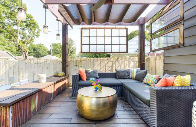 Perfect Fall Getaway: Hot Tub, Bikes, & Dog Friendly in Heart of Broad Ripple!