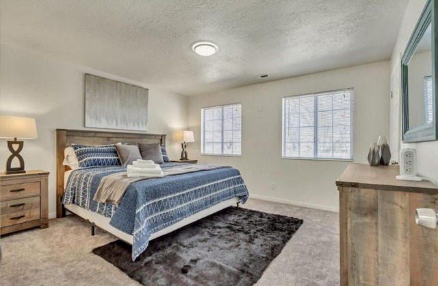 Perfect For Large Groups - Fun 6BR with 2 Kitchens