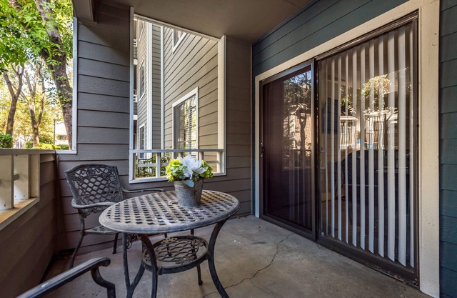 Perfect For Long Stays 2 BR/2 BA w/Washer/Dryer