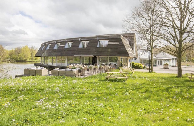 Perfect Getaway with On-Site Dining, Scenic Views, and Beautiful Outdoor Trails